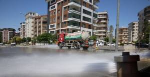 Karaköprü Belediyesi bakteri ve virüs tehditlerini en aza indirmek amacıyla 7/24 çalışıyor.