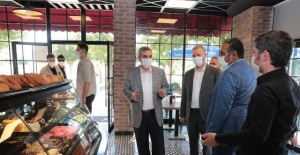 Şanlıurfa Büyükşehir Belediye Başkanı Beyazgül,esnaf ziyaretlerine devam ediyor.