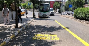 Siirt Belediyesi "toplu taşıma araçlarına yönelik uyarı ve ikaz işaretlerini çiziyoruz"