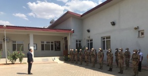 Siirt Valisi Hacıbektaşoğlu,Sağırsu Köyü Karakol Komutanlığını ziyaret etti.