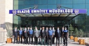 Vali Kaldırım,İl Emniyet Müdürü Celal Sel nezdinde teşkilat mensupları ile vedalaştı.