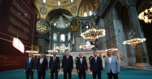 Erdoğan Ayasofya Camisi'nde incelemelerde bulundu.