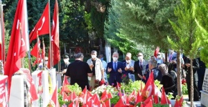 Gaziantep Valisi Gül "Asri Mezarlık Şehitliğini ziyaret etti"