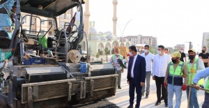 Şırnak Belediye Başkanı Yarka,asfaltlama çalışmalarını yerinde inceledi.