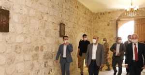 Vali Demirtaş,Savur Kültür Merkezini ziyaret etti