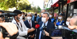 Adana Valisi Elban, esnaf ve vatandaşlara maske takmaları, hijyen ve fiziki mesafe kurallarına uymalarını hatırlattı.