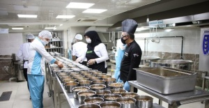 Haliliye Belediyesi,Muharrem ayı dolayısıyla aşure tatlısı ikram ediyor.