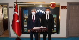 Hatay Valisi Rahmi Doğan, Adana Valisi Süleyman Elban’ı makamında ziyaret etti.