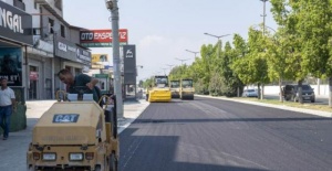 Mersin Büyükşehir,Turgut Özal Bulvarı’nda 5 bin 500 ton sıcak asfalt kaplama çalışması gerçekleştirdi.