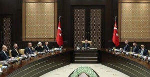 Kabine Toplantısı, Cumhurbaşkanı Recep Tayyip Erdoğan başkanlığında Cumhurbaşkanlığı Külliyesinde başladı.