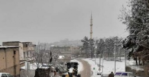 Bozova Belediyesi,kar küreme ve tuzlama çalışmalarına devam ediyor