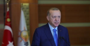 Cumhurbaşkanı Erdoğan: “Halkbank tarafından esnaf ve sanatkarlara kullandırılan Hazine ve Maliye Bakanlığı faiz destekli kredilerin, 6 aylık dönemde ödenmesi gereken taksitleri ertelenecektir”