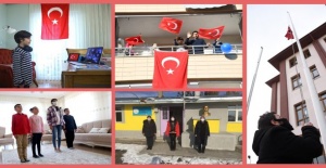 Saat 10'da Tüm Türkiye Bayrak Töreninde Buluştu