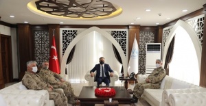 Tümgeneral Kurtoğlu ve Tuğgeneral Çolak Hakkari Valisi Akbıyık'ı ziyaret ettiler