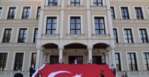 Bakan Selçuk "Türkiye’nin dört bir yanından gelecek bayraklar Çanakkale’ye ulaşacak"