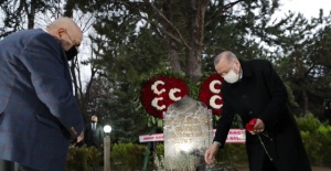 Cumhurbaşkanı Erdoğan, MHP Kurucu Genel Başkanı Alparslan Türkeş‘in anıt mezarını ziyaret etti