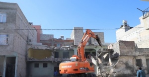 Haliliye'de 3 ayda 6 riskli bina,15’de metruk yapının yıkımı gerçekleştirildi