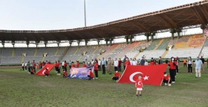 Tüm Türkiye’de Saat 19.19’da İstiklal Marşı Okundu