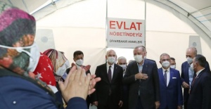 Cumhurbaşkanı Erdogan,evlat nöbeti tutan Diyarbakır annelerini ziyaret etti.