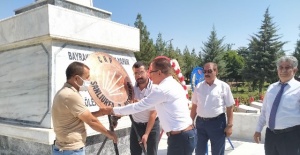 CHP Şanlıurfa İl Başkanlığı Atatürk Anıtına Çelenk Sunma Programı Düzenledi