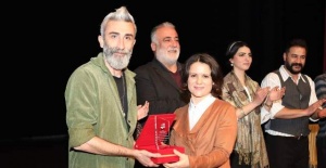 “Sen Vatan Ben Gurbet” adlı tiyatro oyunu Uşak'ta sahnelendi