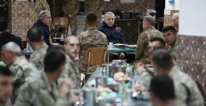 Cumhurbaşkanı Erdoğan,Mehmetçiklerle iftar sofrasında