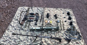 PKK’lı teröristlere ait çok sayıda silah ve mühimmat ele geçirildi.