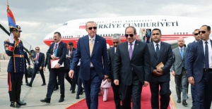 Cumhurbaşkanı Erdoğan Mısır Cumhurbaşkanı Abdulfettah es-Sisi tarafından törenle karşılandı.