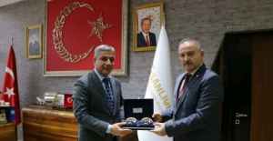 Rektör Güllüoğlu Şanlıurfa OSB Bölge Müdürü Oktay'ı ziyaret etti.